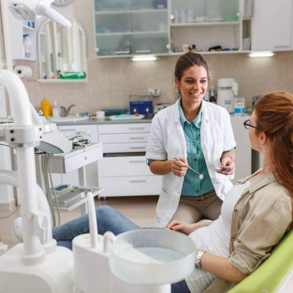 St. Louis woman talking with her dentist